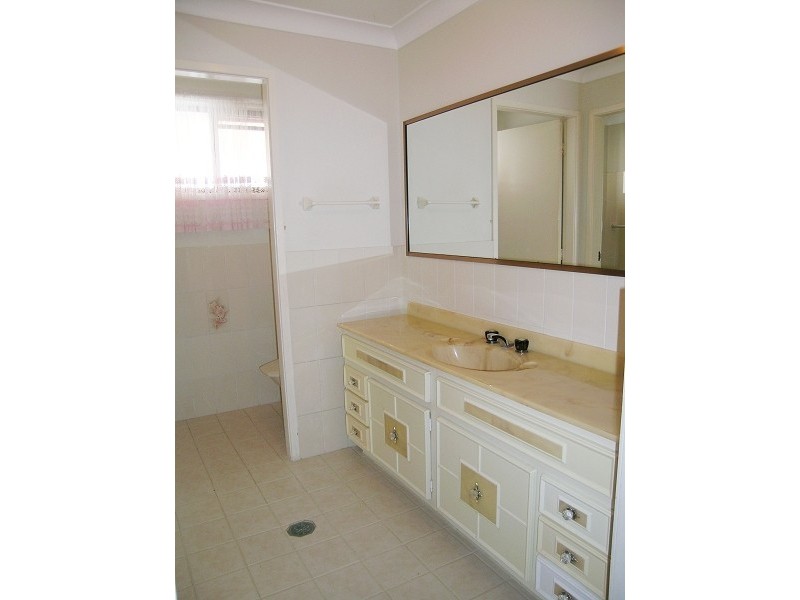 9 Friendship Key, Forster NSW 2428