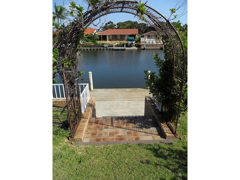 9 Friendship Key, Forster NSW 2428