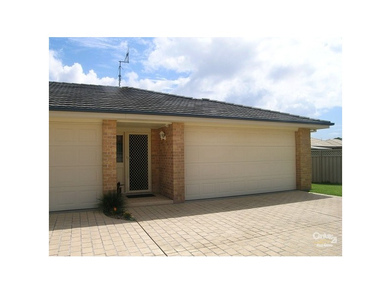 2/10 Lisa Place, Forster NSW 2428