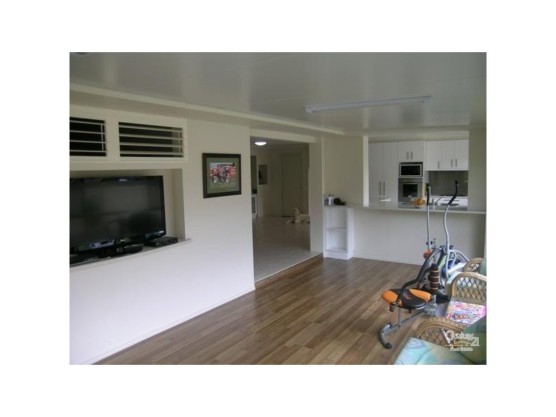 4 Cocos Crescent, Forster NSW 2428