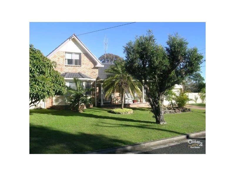 90 Strand Street, Forster NSW 2428