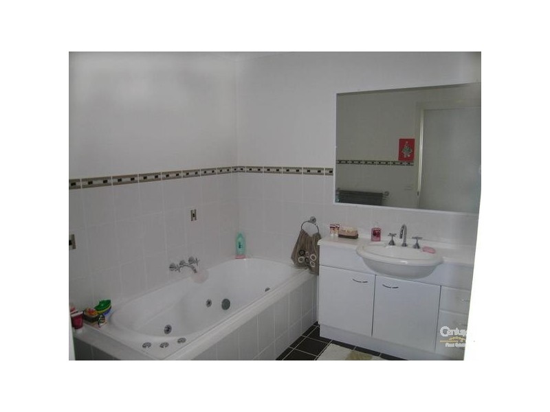 1/15 Riana Avenue, Forster NSW 2428