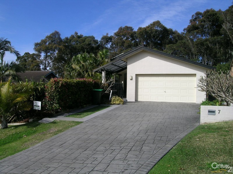 7 Zamia Place, Forster NSW 2428