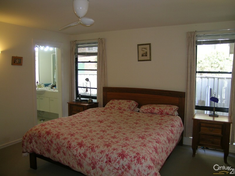 7 Zamia Place, Forster NSW 2428