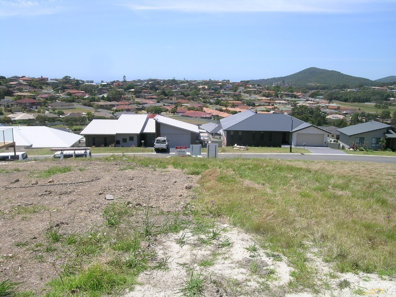 11 Manara Crescent, Forster NSW 2428