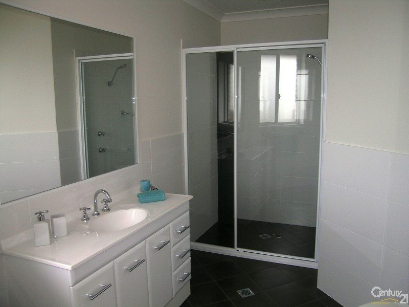 1/8 Wirrana Circuit, Forster NSW 2428