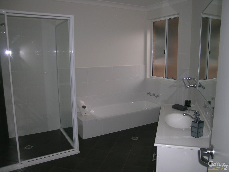 1/8 Wirrana Circuit, Forster NSW 2428