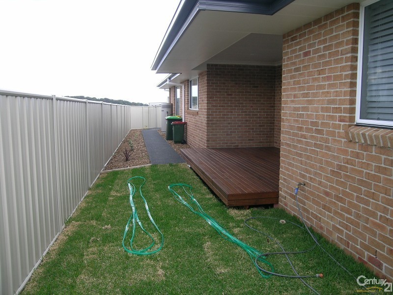 1/8 Wirrana Circuit, Forster NSW 2428