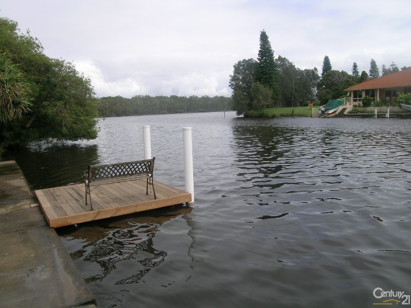 1 Elouera Crescent, Forster NSW 2428