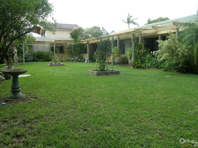 1 Elouera Crescent, Forster NSW 2428