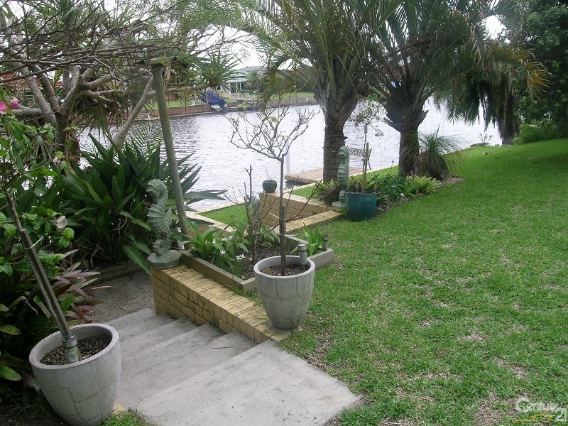 1 Elouera Crescent, Forster NSW 2428