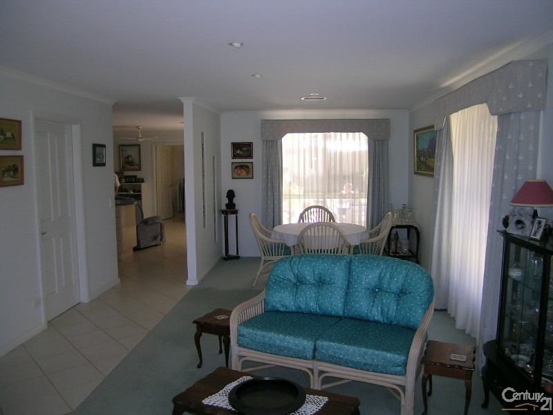 81 Wamara Crescent, Forster NSW 2428