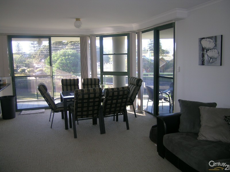 2/15 Reserve Road, Forster NSW 2428