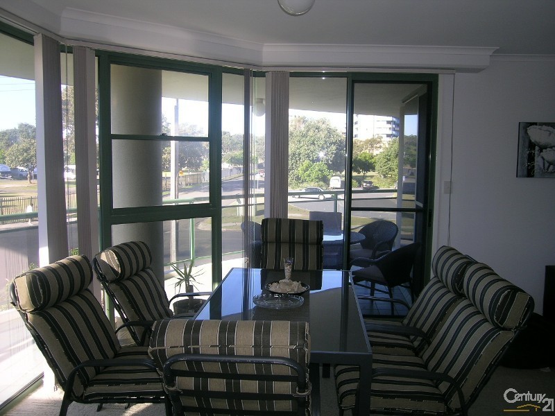 2/15 Reserve Road, Forster NSW 2428