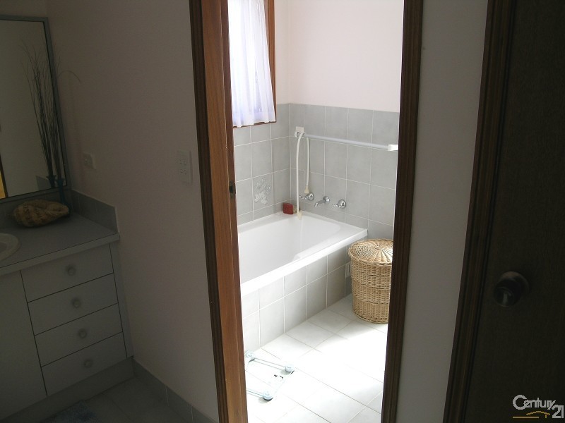 1/72 Hind Avenue, Forster NSW 2428