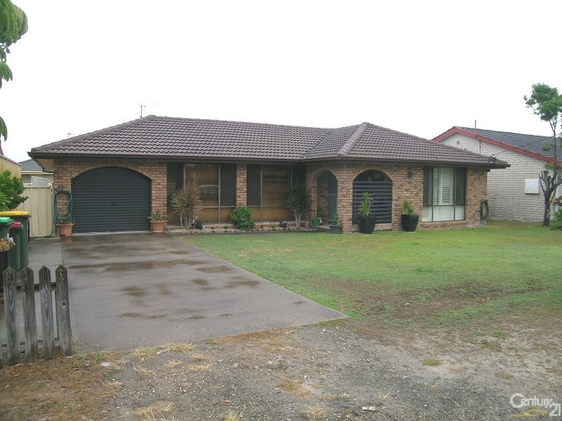 236 The Lakes Way, Tuncurry NSW 2428