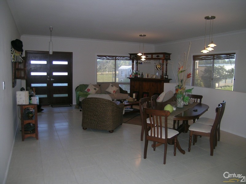 32 Emerald Drive, Diamond Beach NSW 2430