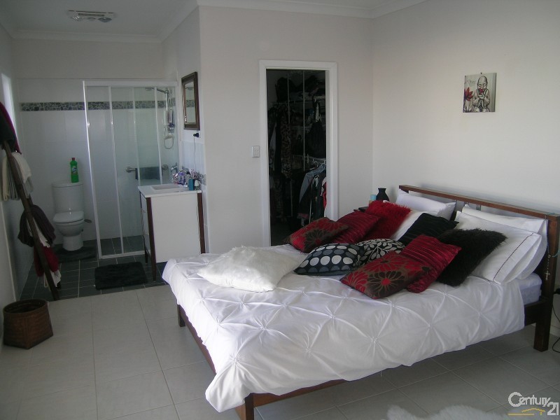 32 Emerald Drive, Diamond Beach NSW 2430