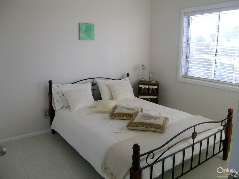 32 Emerald Drive, Diamond Beach NSW 2430