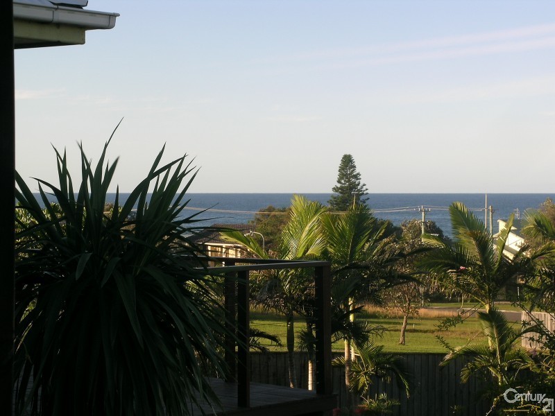 32 Emerald Drive, Diamond Beach NSW 2430