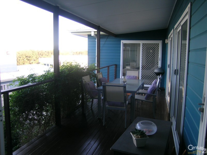 32 Emerald Drive, Diamond Beach NSW 2430