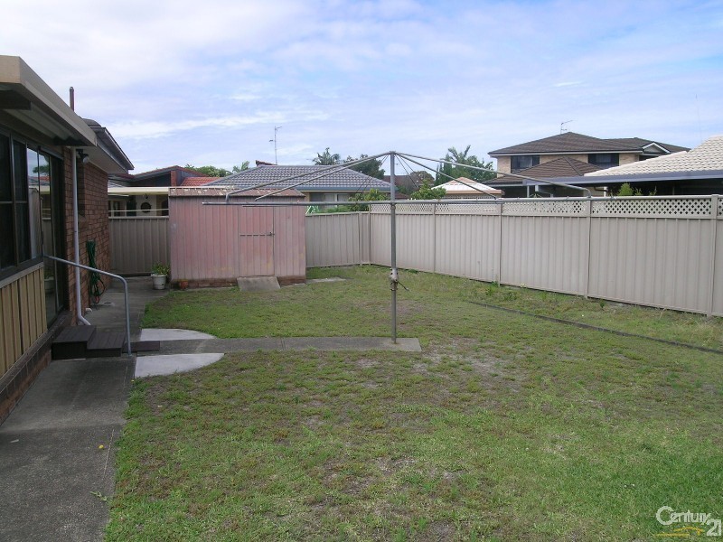 7 Rest Point Parade, Tuncurry NSW 2428