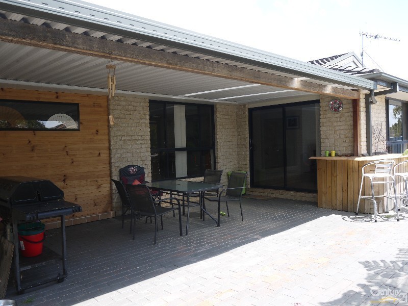 8 Michaela Place, Forster NSW 2428