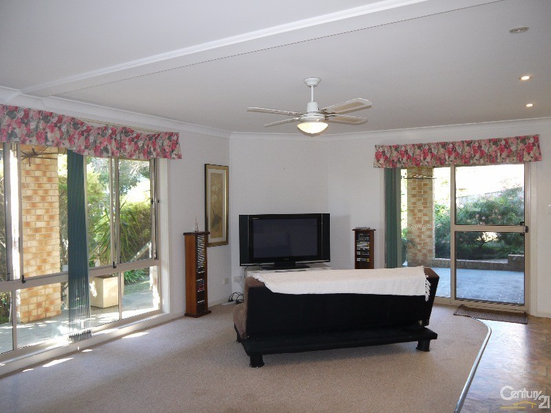 16 Zamia Place, Forster NSW 2428