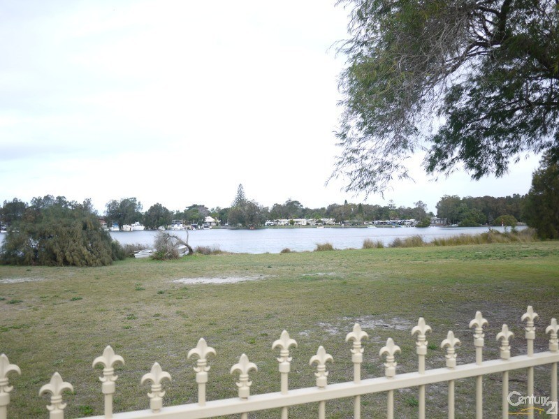 16 Rest Point Parade, Tuncurry NSW 2428