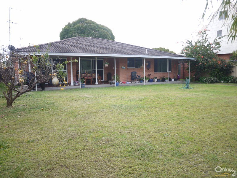16 Rest Point Parade, Tuncurry NSW 2428