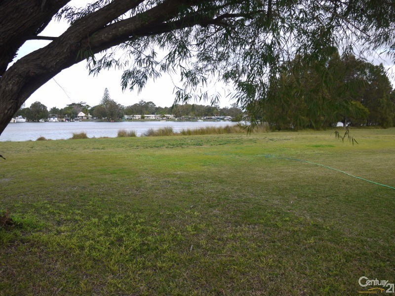 16 Rest Point Parade, Tuncurry NSW 2428