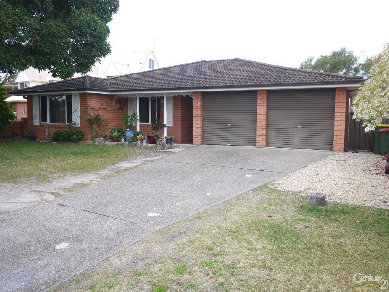 16 Rest Point Parade, Tuncurry NSW 2428