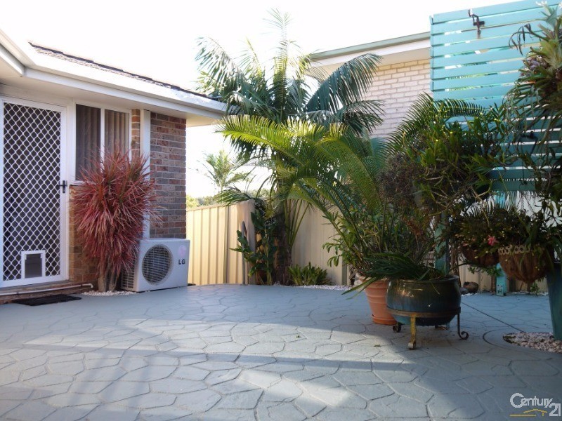 2/7 Akala Avenue, Forster NSW 2428