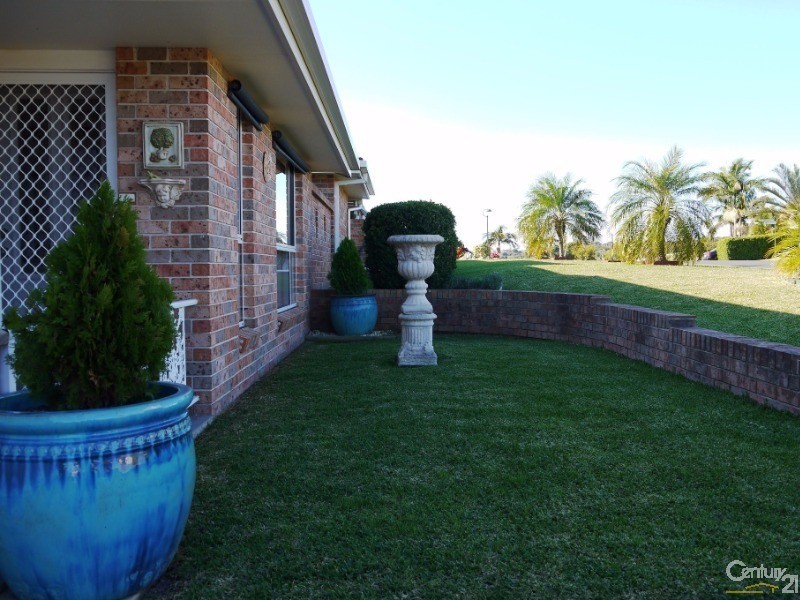 2/7 Akala Avenue, Forster NSW 2428