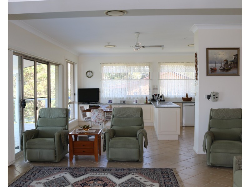 25 Green Point Drive, Green Point NSW 2428
