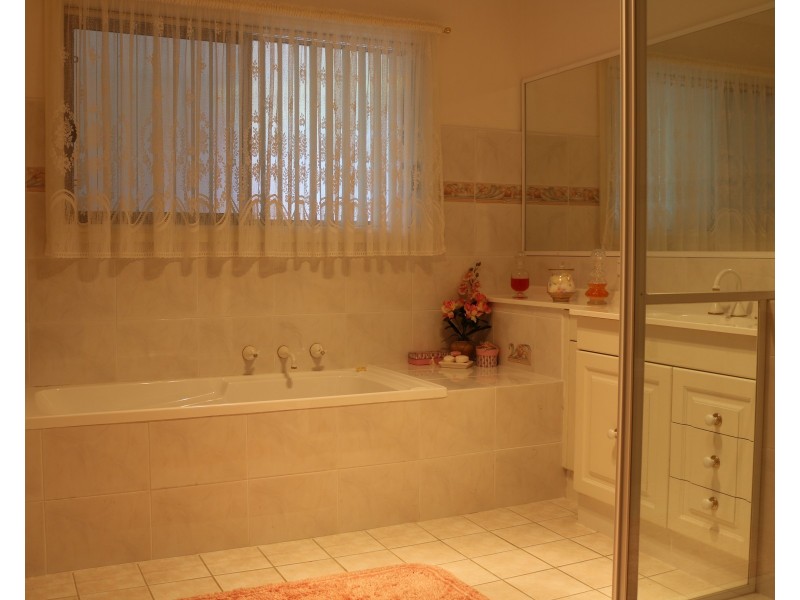 25 Green Point Drive, Green Point NSW 2428