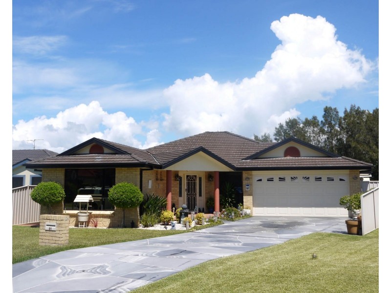61 Wamara Crescent, Forster NSW 2428
