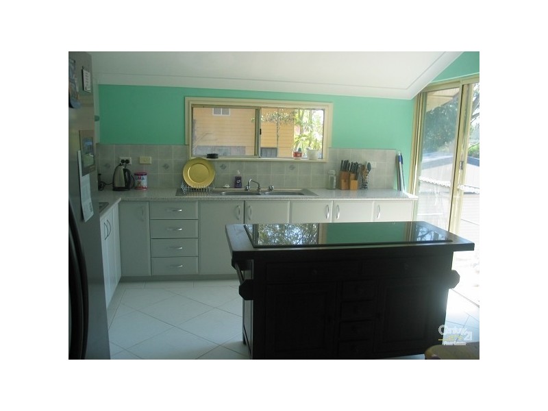 17 Lake Street, Wyee Point NSW 2259