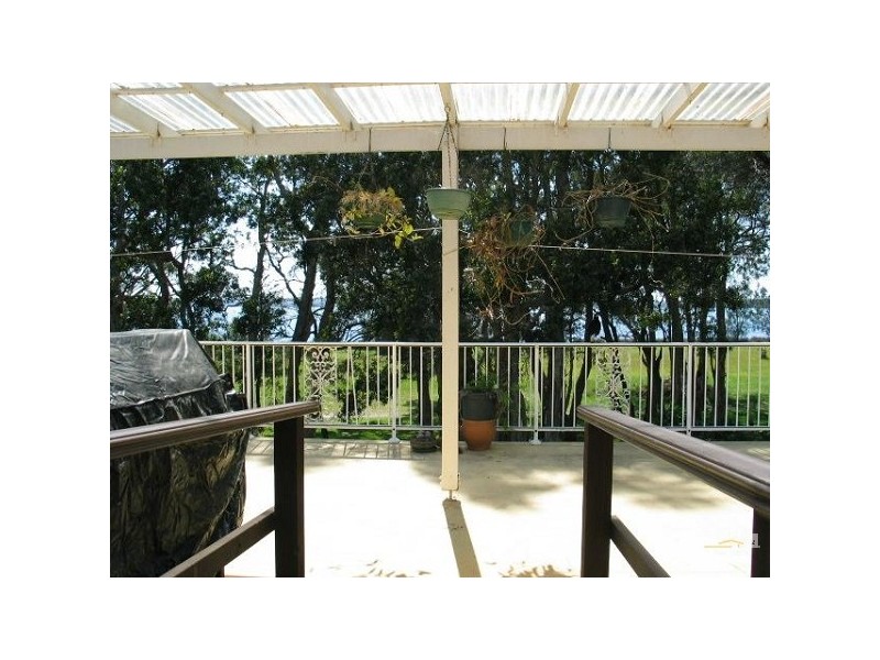 33 Sunrise Avenue, Budgewoi NSW 2262