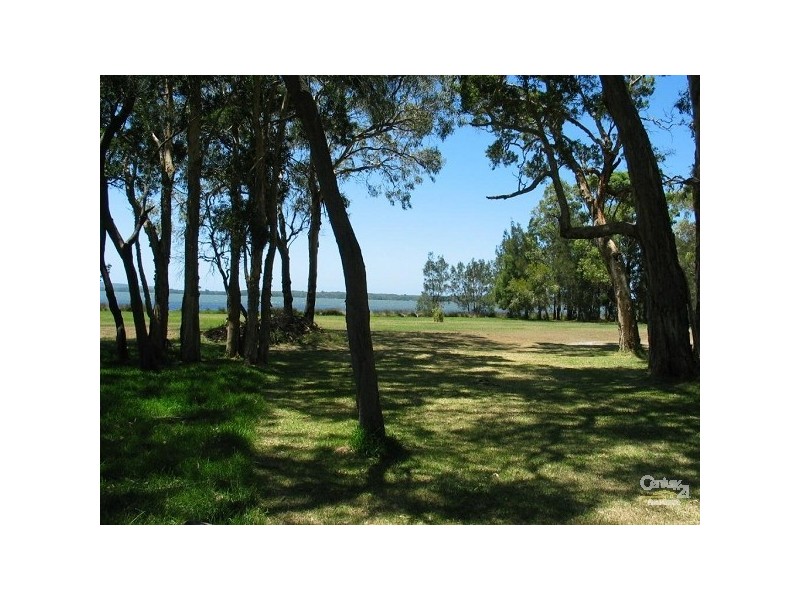 33 Sunrise Avenue, Budgewoi NSW 2262