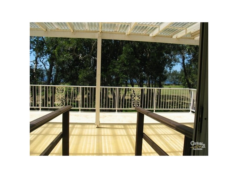 33 Sunrise Avenue, Budgewoi NSW 2262