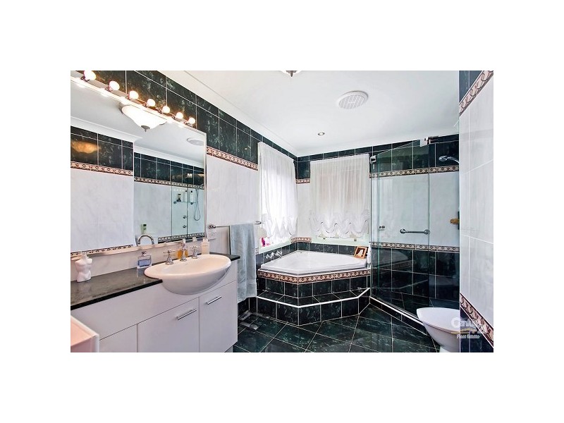 1 Saddlers Way, Wyee Point NSW 2259