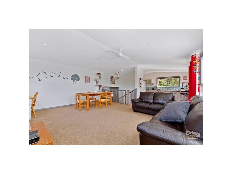 21 Harwood Close, Mannering Park NSW 2259