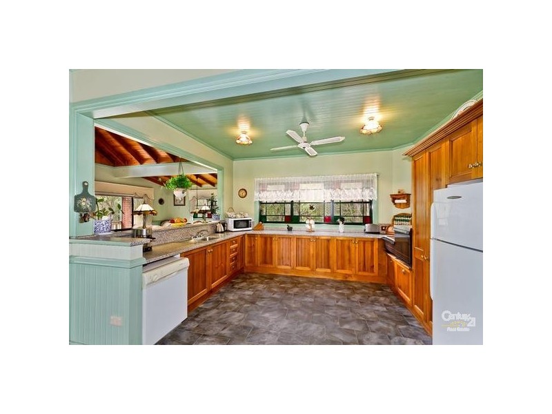 8 Simmons Close, Wyee Point NSW 2259
