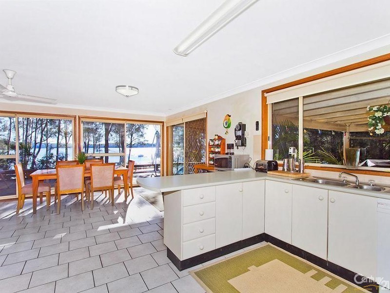 19 Wharf Street, Wyee Point NSW 2259