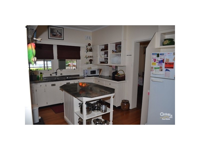 17 Maitland Road, Singleton NSW 2330