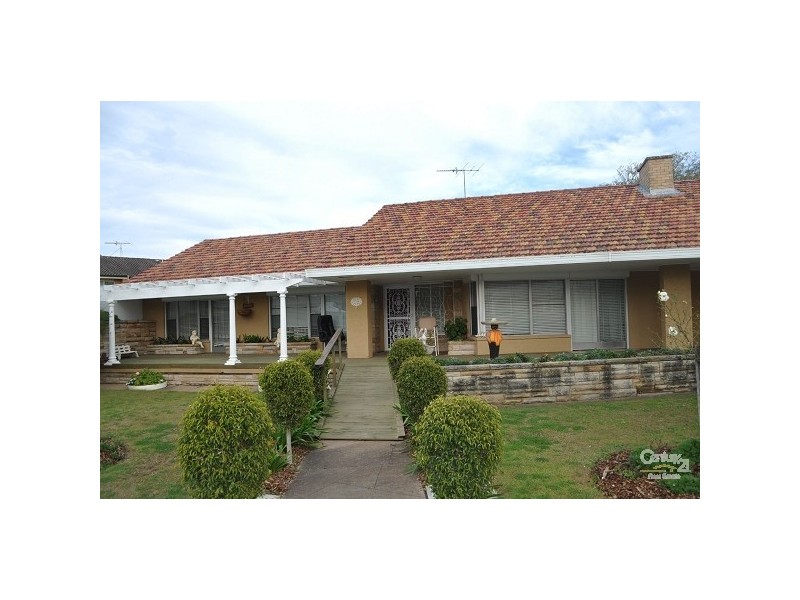 17 Maitland Road, Singleton NSW 2330