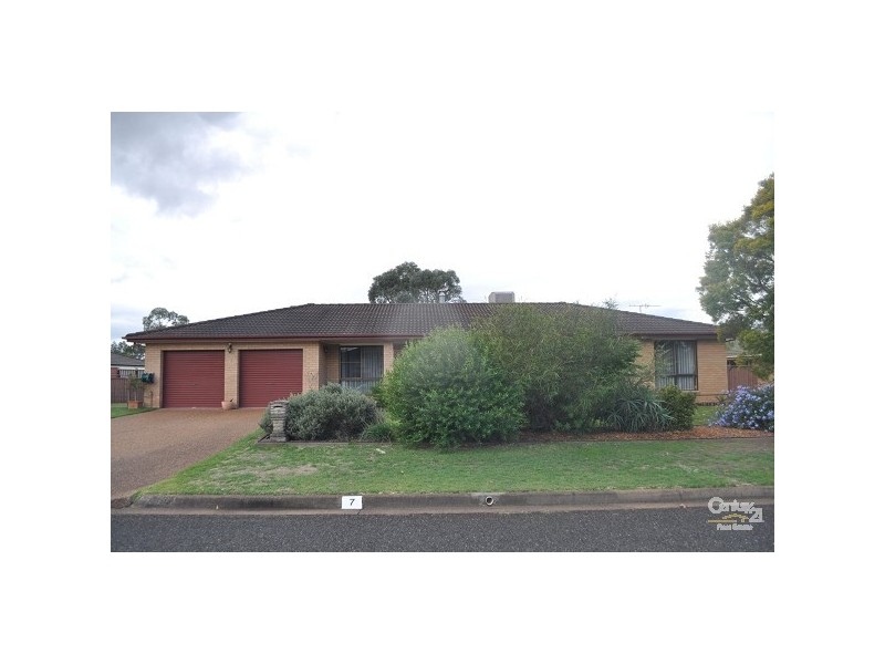 7 Richards Avenue, Singleton NSW 2330