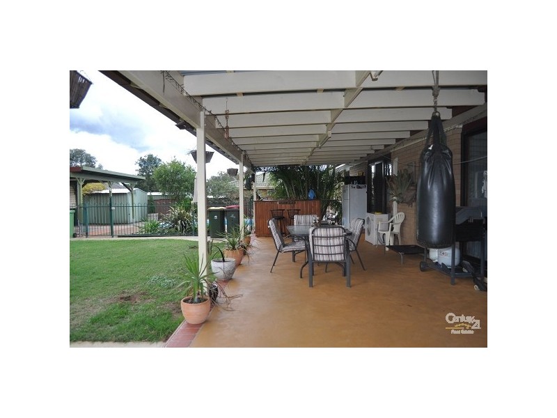7 Richards Avenue, Singleton NSW 2330