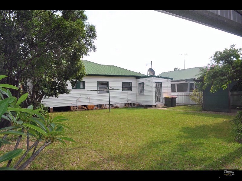 24 Collett Avenue, Singleton NSW 2330